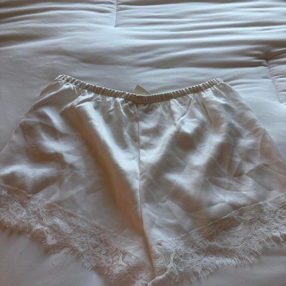 HOUSE OF HARLOW White Lace Shorts Crochet Boho Summer Festival Size Medium M